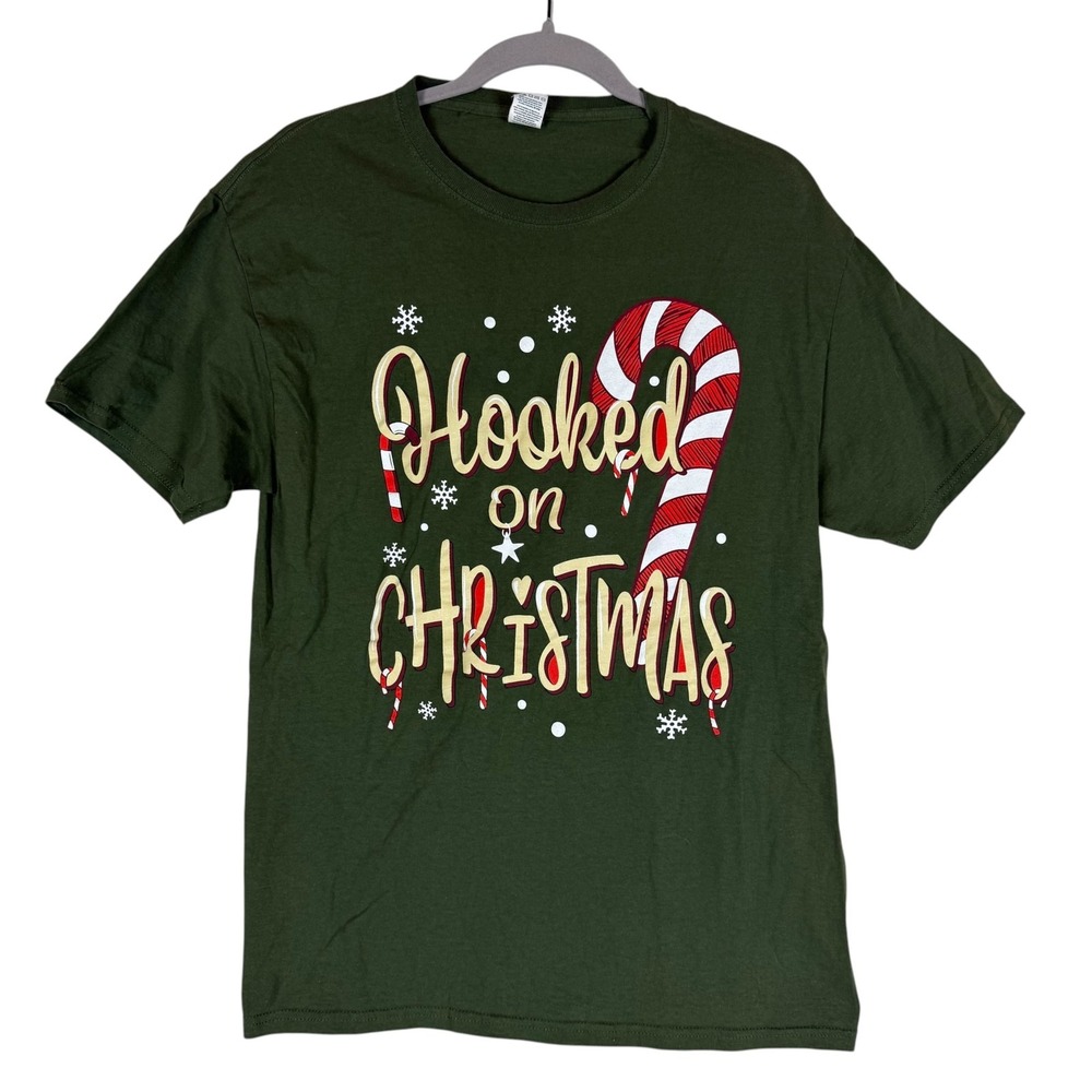 Fruit Of The Loom Shirt Mens Medium Green Hooked On Christmas Candy Cane Tee